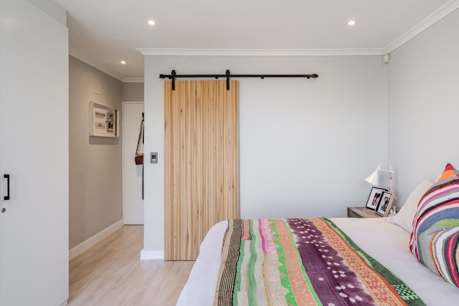 2 Bedroom Property for Sale in Vredehoek Western Cape